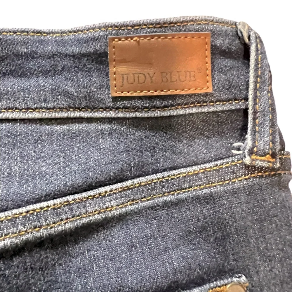 Judy Blue Dark Wash Button Up Waist Non Distressed Denim Shorts with Raw Hem XL - Picture 6 of 9